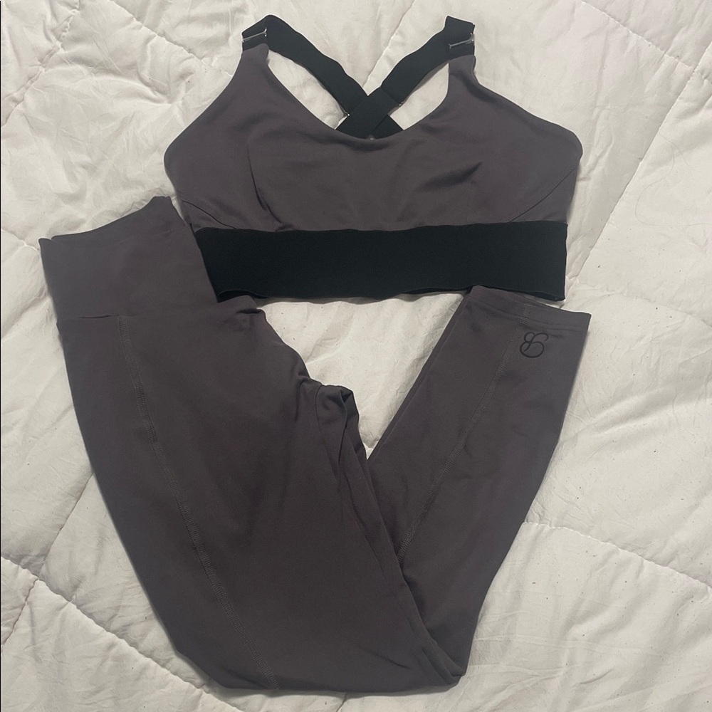 Bombshell Sportswear Dark Gray Leggings and Black Band Sports Bra Set